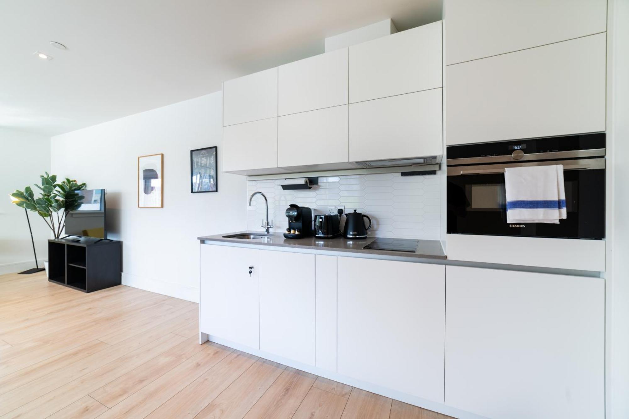 Stylish Retreats On Olympic Way Apartment London Exterior photo