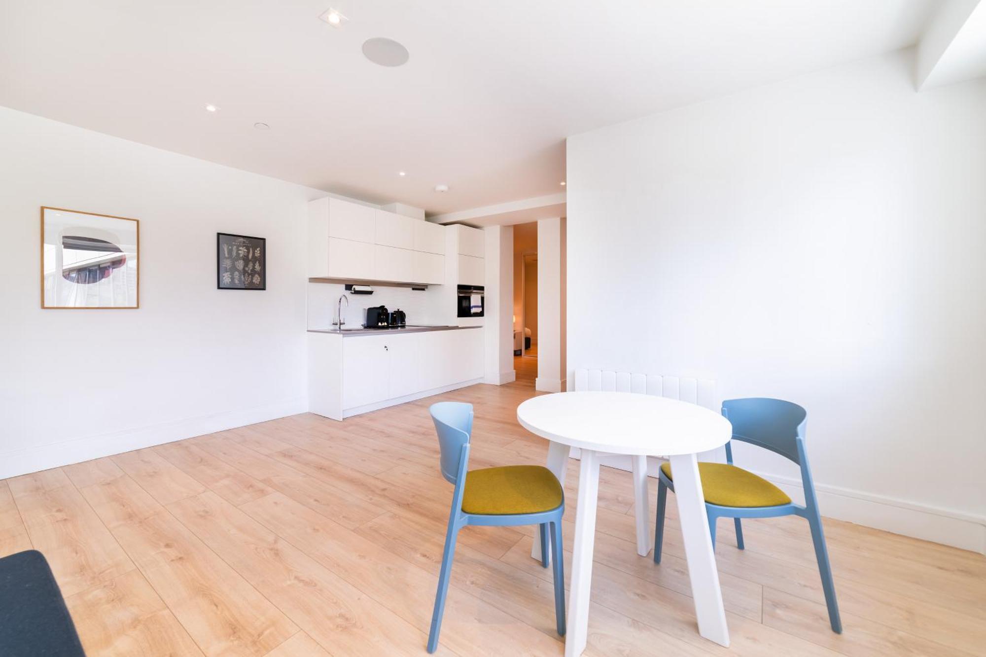 Stylish Retreats On Olympic Way Apartment London Exterior photo