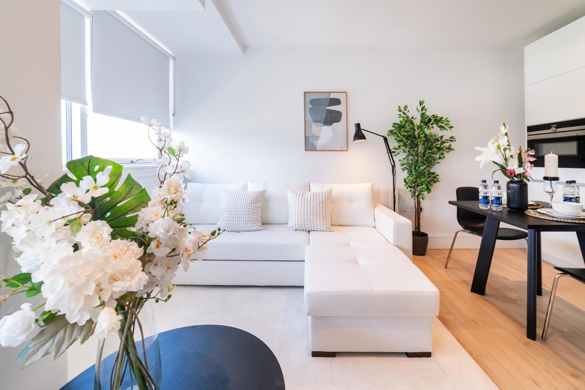 Stylish Retreats On Olympic Way Apartment London Exterior photo