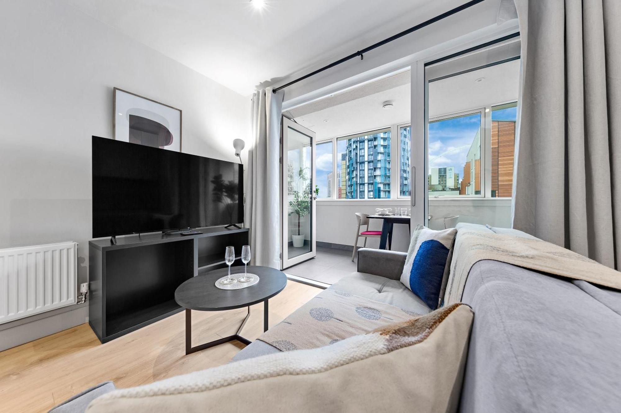 Stylish Retreats On Olympic Way Apartment London Exterior photo
