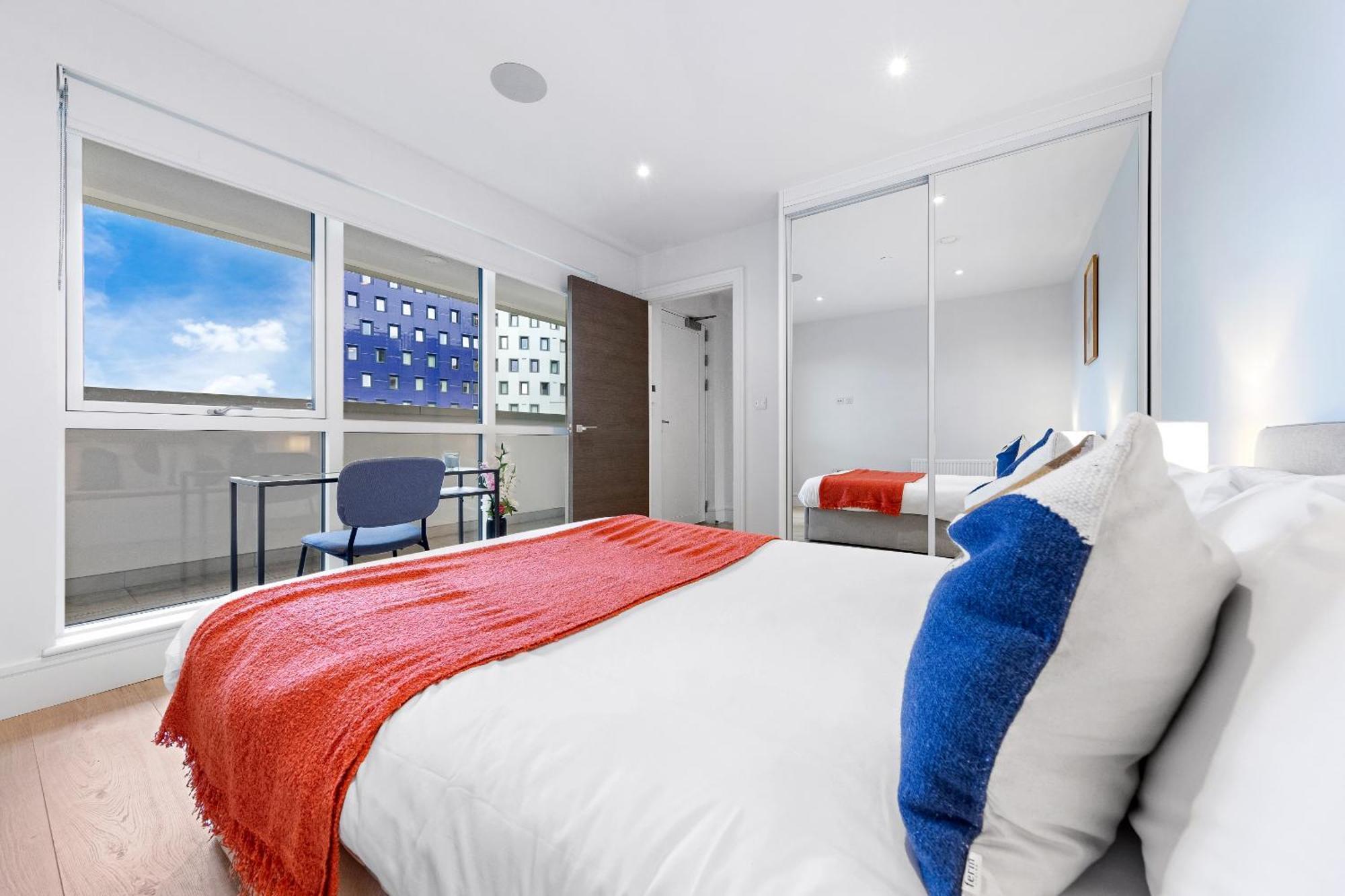 Stylish Retreats On Olympic Way Apartment London Exterior photo