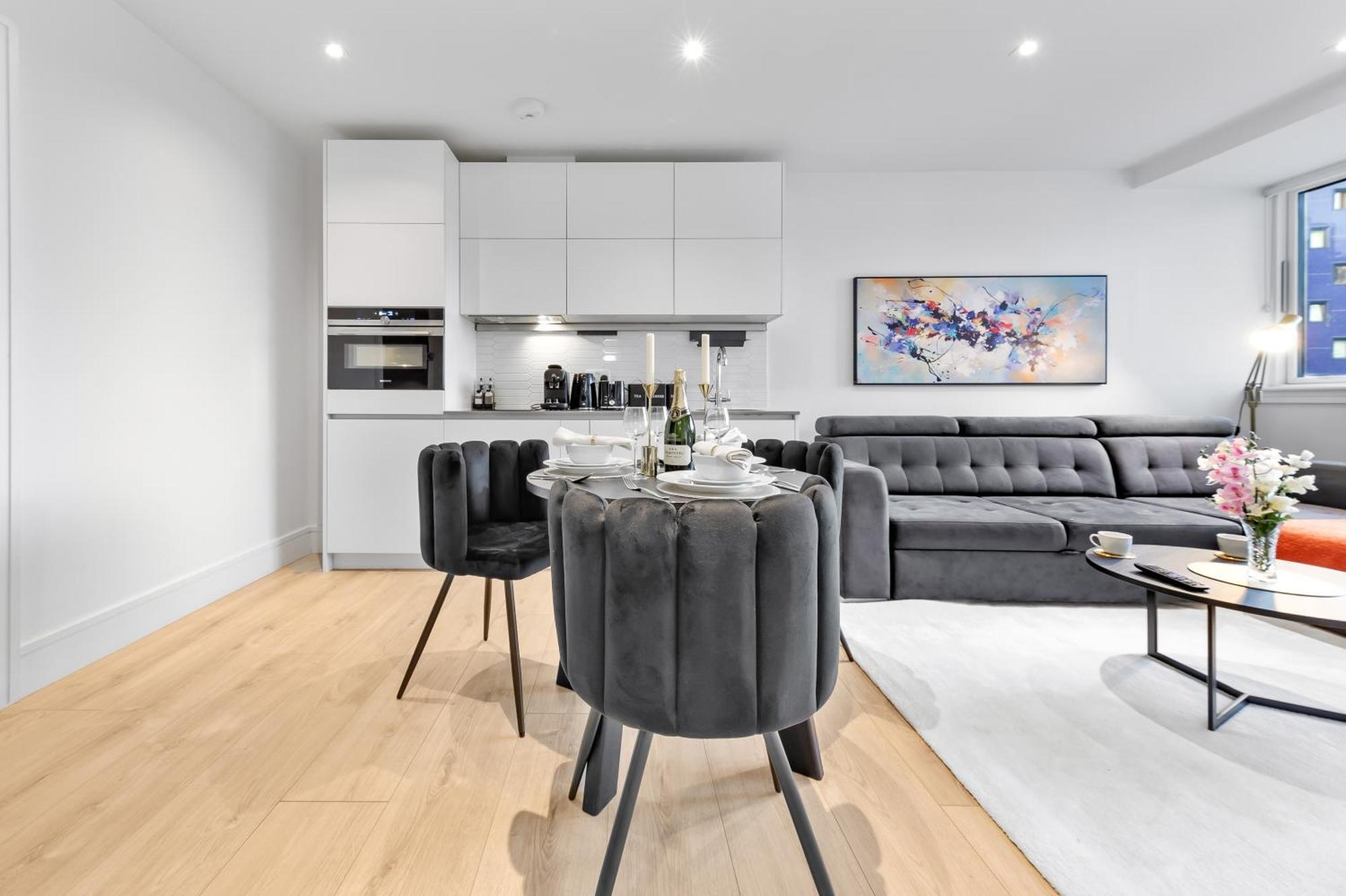 Stylish Retreats On Olympic Way Apartment London Exterior photo