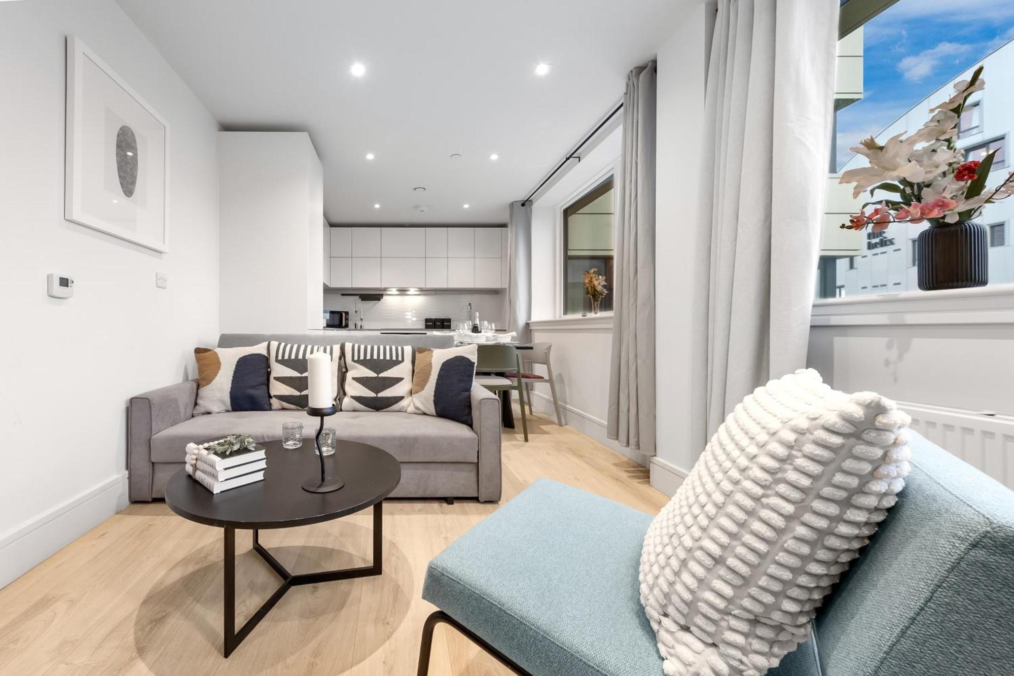 Stylish Retreats On Olympic Way Apartment London Exterior photo